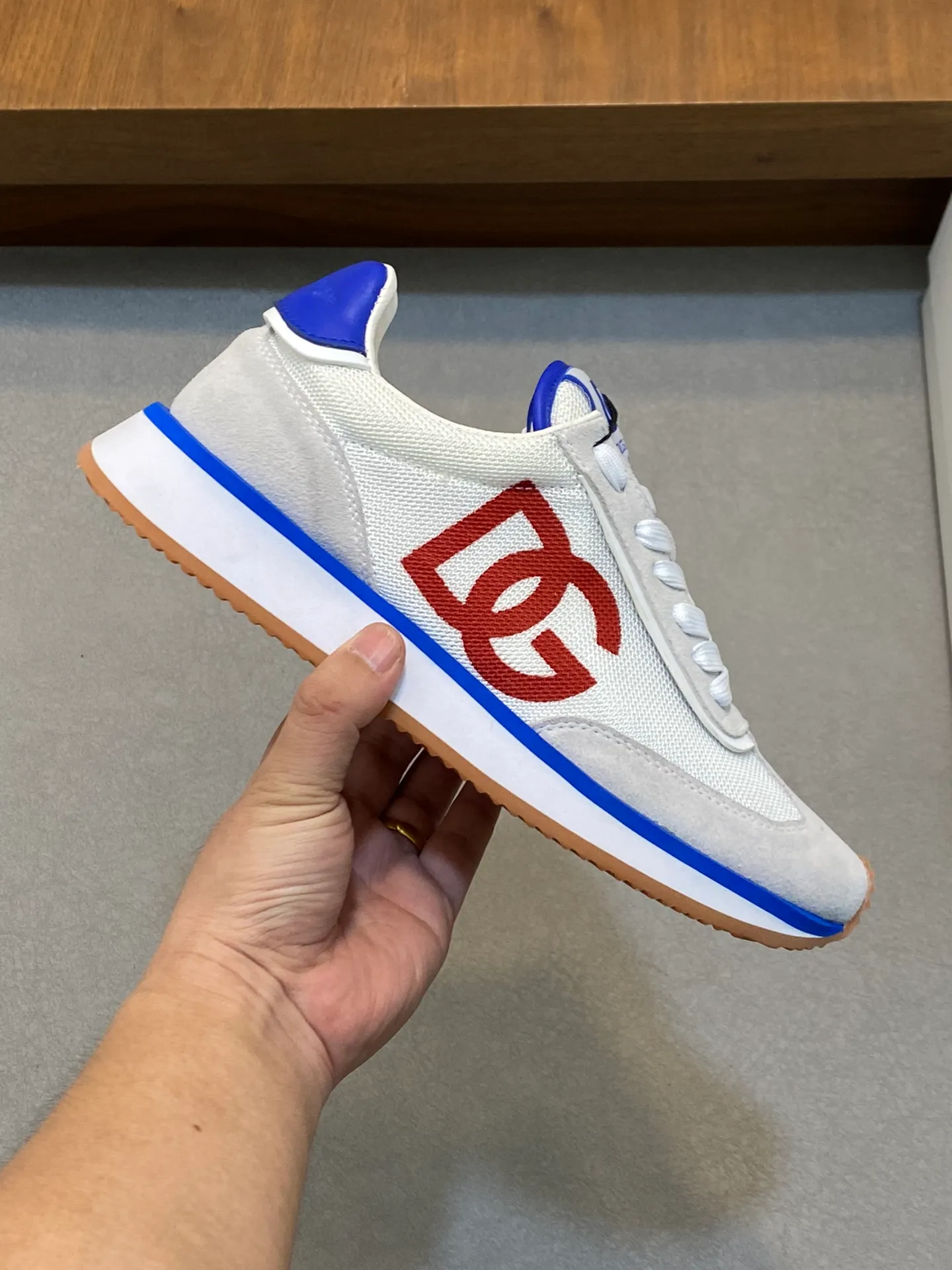 Factory price: 458💰••New products••Dolce&Gabbana••DG✔️High-end men's sports•casual shoes. Original goods from top counters. Original imported cowhide, multi-material splicing design ➕Imported cowhide lining, cowhide feet ➕Original T men's shoes 💰R elastic outsole.  Size: 39-44 (38, 45 customized)